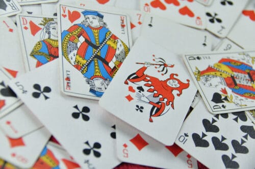 Dans un jeu de 32 cartes, quelle carte est absente dans le paquet ? Jeu de cartes