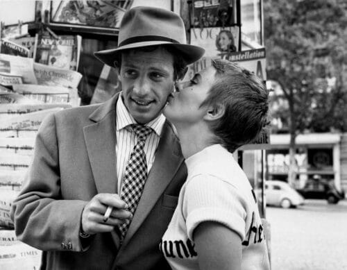 Qui a réalisé le film “À bout de souffle” le film qui a révélé Jean-Paul Belmondo en 1960 ? 
