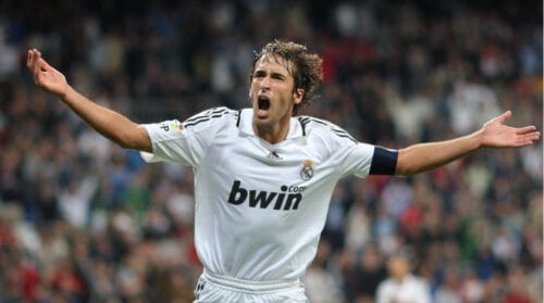 Combien de matchs Raul, le joueur le plus capé de l’histoire du Real Madrid, a-t-il disputé avec le club espagnol ? 