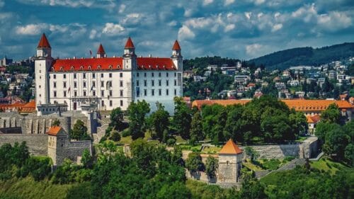 Dans quel pays d’Europe se trouve Bratislava ? 