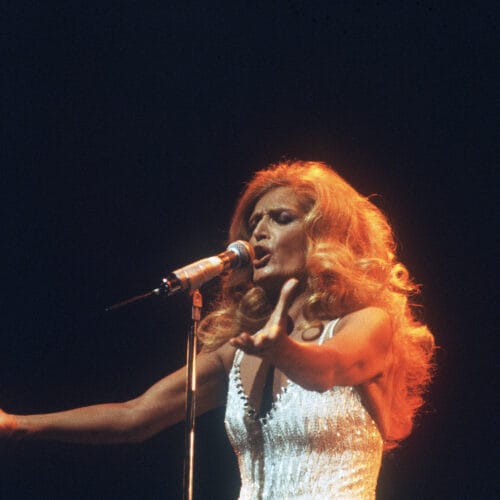 La chanson “Mourir sur scène” est issue du dernier album de Dalida sorti quelques mois avant sa mort. Vrai ou faux ? 