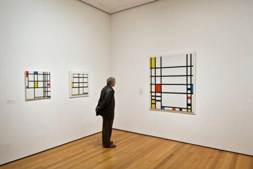À quel artiste cette exposition est-elle associée ? 