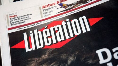 Quel philosophe et écrivain participe à la fondation du journal Libération en 1973 ? 