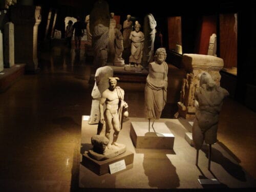 Le musée d'Orsay à Paris est dédié à l'archéologie. Vrai ou faux ? 