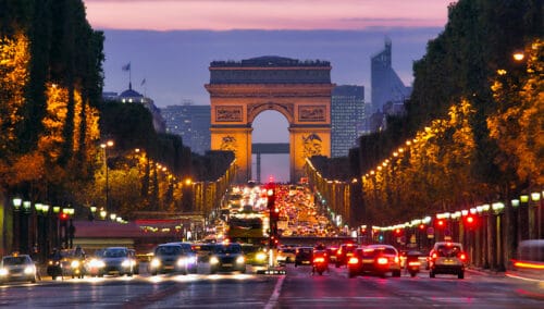 A quel chanteur doit-on un titre sur le quartier des Champs-Élysées à Paris ? 