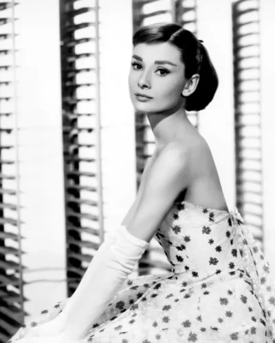 Quel est le nom de cette célèbre actrice en photo ? 