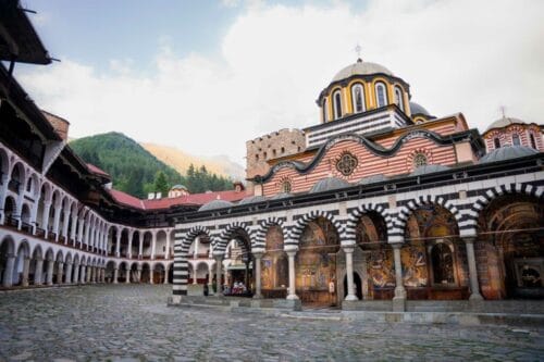Dans quel pays se trouve le monastère de Rila, classé au patrimoine de l’UNESCO ? 