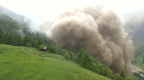 Quel est le nom du glacier suisse qui s'est effondré sur un petit village le 28 mai 2025 ? 