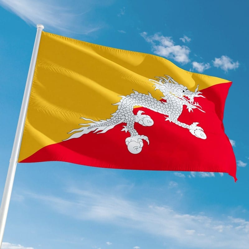 Quel animal blanc est présent sur le drapeau du Bhoutan ? 
