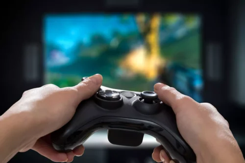 Quelle nouvelle console de jeux a été lancée le 6 juin 2025 en battant de nombreux records de vente ? 
