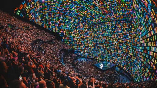 Dans quelle ville se trouve le plus grand bâtiment sphérique du monde, qui est une salle de spectacle immersive inaugurée en 2023 ? 