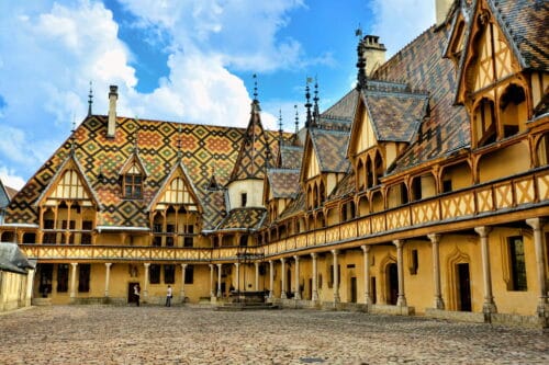 Dans quelle région française historique peut-on visiter les Hospices de Beaune ? 