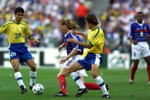 Emmanuel Petit marque le troisième but de la finale de Coupe du monde en 1998 entre la France et le Brésil. Vrai ou faux ? 