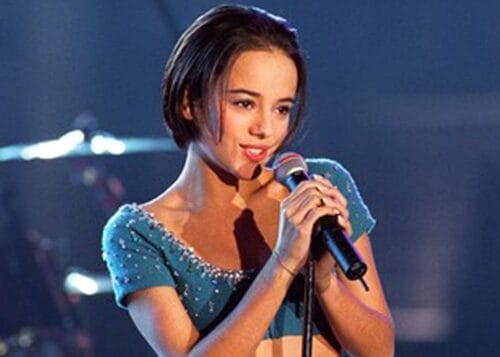 En quelle année, la chanson “Moi... Lolita” d’Alizée est-elle devenue un tube en France ? 