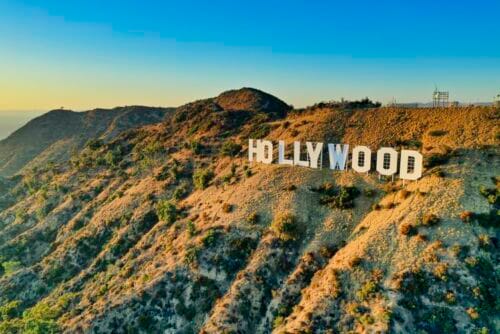 Sur quel mont trouve-t-on les lettres géantes qui forment le nom Hollywood à Los Angeles ? 