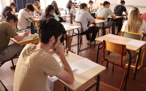 Quel est l'âge du plus jeune candidat inscrit au Baccalauréat 2025 en France ? Epreuve du bac