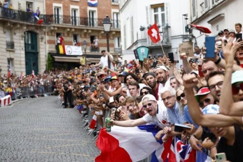 Quelle célèbre rue en côte de la butte Montmartre à Paris a vu passer la dernière étape du Tour de France 2025 ? 