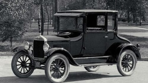 Quelle est la marque de cette voiture mythique en photo ? 