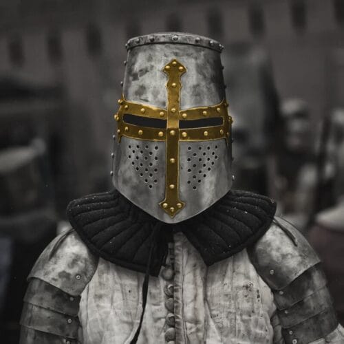 Quel est le nom donné à ce type de casque intégral médiéval de cavalerie ? 