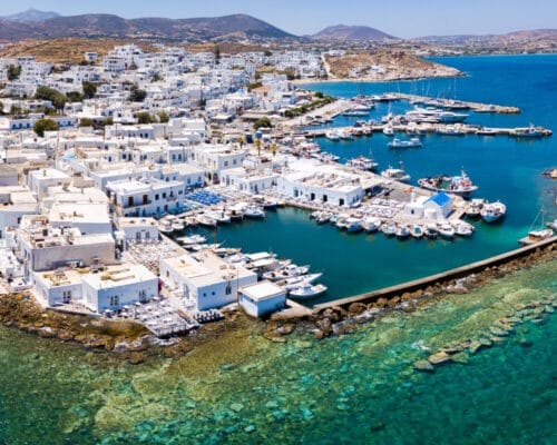 Laquelle des propositions est inventée et ne désigne pas une île de la Grèce ? 
