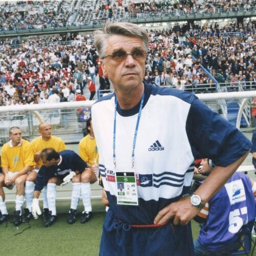Quel joueur Aimé Jacquet a-t-il écarté de la sélection de l’Équipe de France quelques semaines avant le début de la Coupe du monde de foot 1998 ? 
