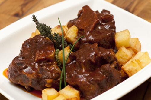 Quelle partie de la vache ou du taureau est utilisée dans le plat espagnol “rabo de toro” ? 