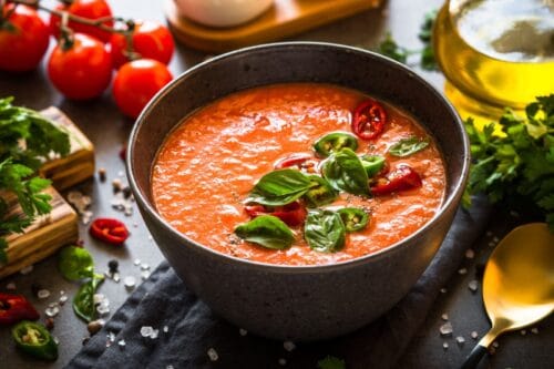 À quelle région espagnole la soupe froide gaspacho est-elle associée ? 