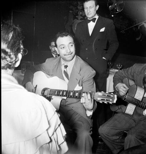Quel est le nom de ce joueur de guitare français, connu pour être influent dans le jazz manouche ? 