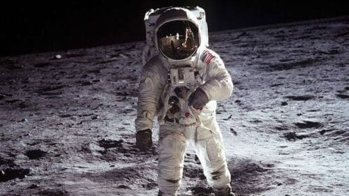 Lance Armstrong est le premier homme à avoir marché sur la Lune. Vrai ou faux ? 