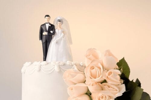 Sur la période 2014 - 2024, en moyenne 100 000 mariages ont été célébrés chaque année en France. Vrai ou faux ? 