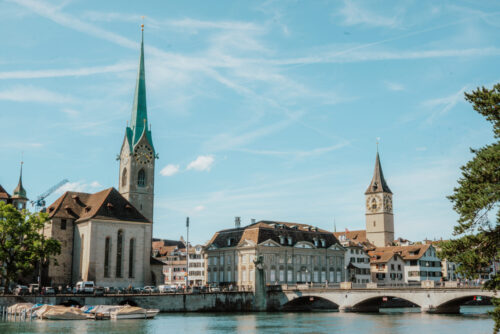 Quelle est la ville de Suisse sur cette photographie ? 