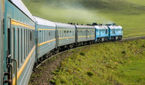 Quelle ville est le terminus du train russe transsibérien connecté à Moscou ? 
