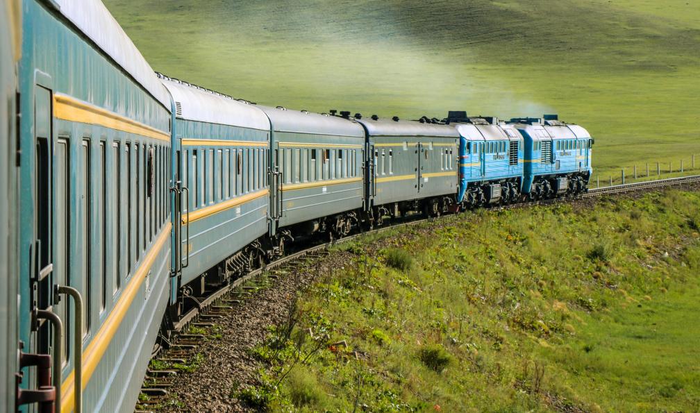 Quelle ville est le terminus du train russe transsibérien connecté à Moscou ? 