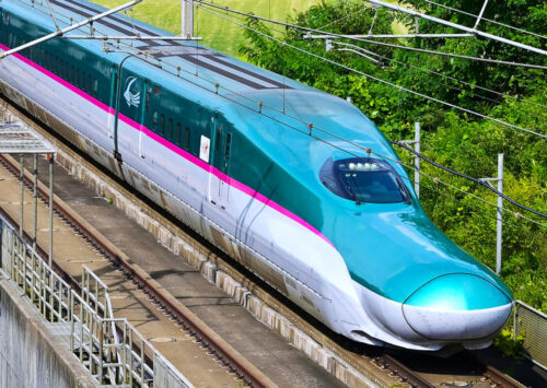 Quel est le nom du système de train à grande vitesse en service au Japon depuis 1964 ? 