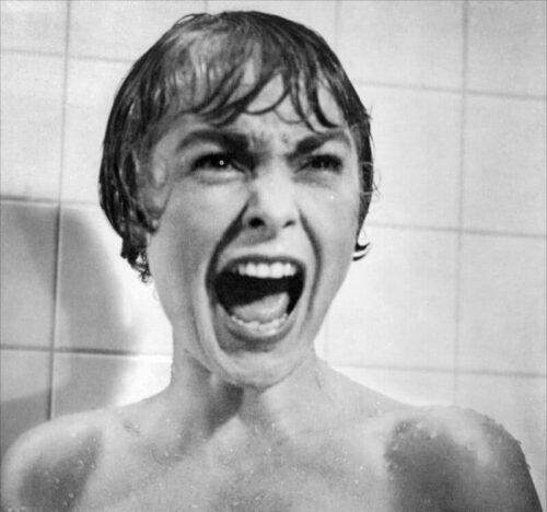 Quel artiste est connu pour être le compositeur de la musique du film Psychose d’Alfred Hitchcock ? 