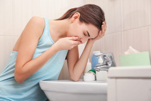 Le vomissement est systématiquement une réaction du corps face à la présence de substances nocives ou irritantes dans le tube digestif. Vrai ou faux ? 