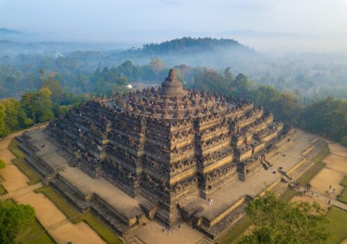 Dans quel pays se trouve le temple de Borobudur ? 