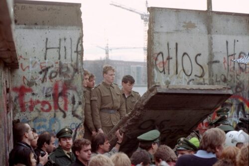 Quelle est la date précise de la chute du mur de Berlin en 1989 ? 