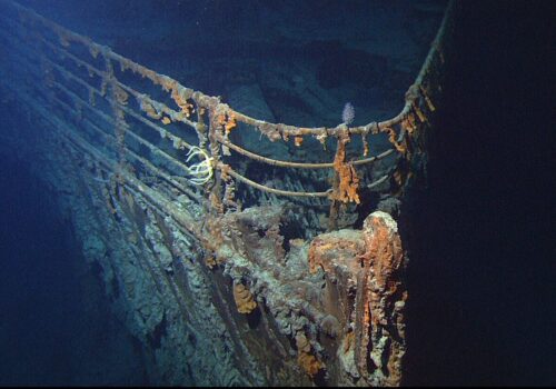 En quelle année l'épave du Titanic a-t-elle été retrouvée au fond de l'océan ? 