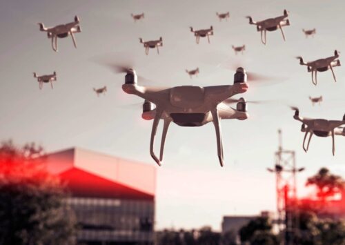 Quel pays européen a subi plusieurs alertes aux drones qui ont survolé des zones sensibles provoquant la fermeture de l'espace aérien au cours du mois de septembre 2025 ? 
