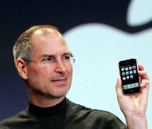 Quelle année marque l’arrivée des smartphones avec les iPhones d’Apple ? 