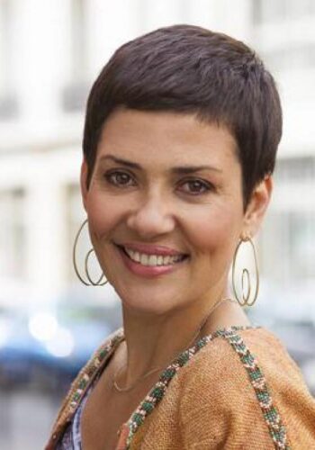 De quel pays est originaire la présentatrice de l’émission “Les Reines du shopping” Cristina Cordula ? 