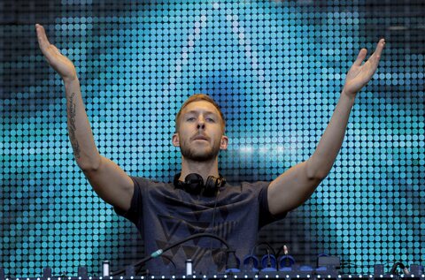 Avec quelle chanteuse le DJ Calvin Harris a-t-il collaboré sur le titre “We found love” ? 