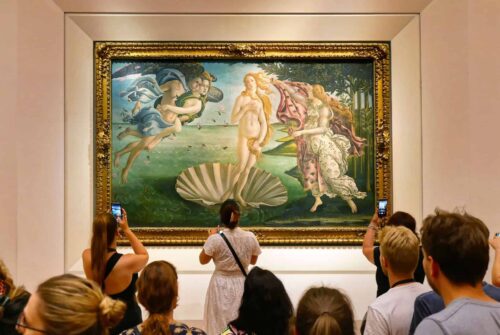 De quelle famille italienne le musée des Offices de Florence abrite-t-il la collection ? 