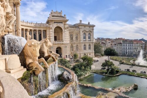 Quel palais et château d’eau néo-classique-Second-Empire se trouve à Marseille ? 