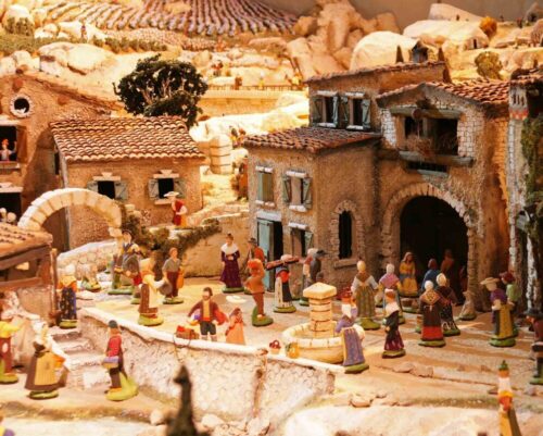 La veille de Noël, il est de tradition en Provence de manger 7 desserts à la fin du repas. Vrai ou faux ? 