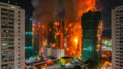 À quel endroit, un incendie géant a ravagé un complexe résidentiel de plusieurs tours dès le 26 novembre 2025 ? 