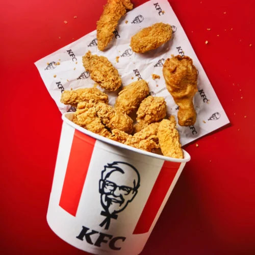 Dans quel pays, il est de tradition d'aller manger dans un restaurent KFC le soir de Noël ? 