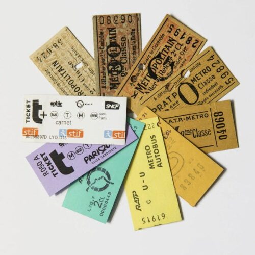 Le ticket du métro parisien en papier n'est plus vendu depuis novembre 2025, en quelle année avait-il été introduit ? 