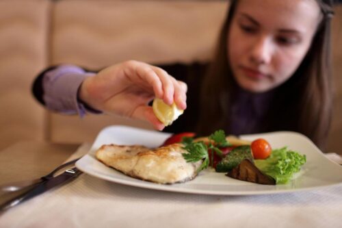 Quel jour de la semaine, les catholiques ont-ils l'habitude de manger du poisson ? 